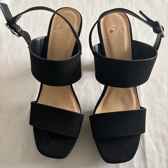 Shoes - D  Elegant Black Platform High Heels Size 7.5